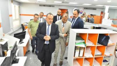 محافظ أسيوط: مركز الخدمات المميز بالغرفة التجارية يحسن بيئة الاستثمار ويبسط الإجراءات