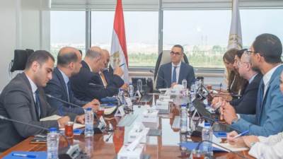 وزير الاستثمار يلتقي وفد البنك الدولي لاستعراض سبل تنمية وتطوير الشراكة