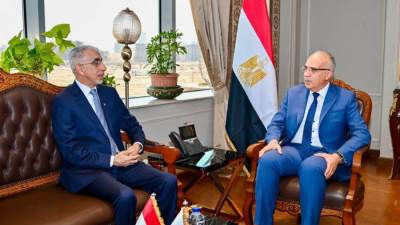 سويلم يبحث مع نظيره البحريني طرق مواجهة الشح المائي