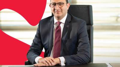 بنك EBank  يُطلق النسخة الجديدة من تطبيق الموبايل البنكي