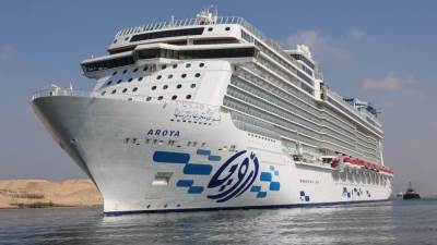  قناة السويس تشهد عبور السفينة السياحية العملاقة "AROYA"