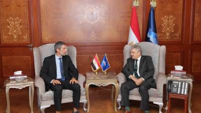 الفريق أسامة ربيع يبحث مستجدات وتطورات العمل بشركة آنتيبوليوشن إيچبت"