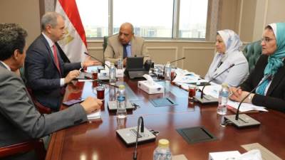 عصمت يبحث مع مسئولي "الكازار الإماراتية" زيادة الاستثمارات الطاقة المتجددة