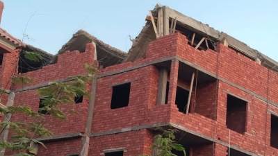 القاهرة الجديدة: إزالة مخالفات بناء ورفع إشغالات الباعة الجائلين بالتجمعات الثلاثة