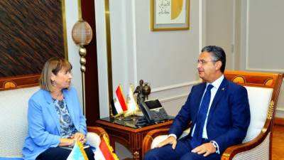 "وزير التموين" يناقش تدعيم الخبز البلدي بالمغذيات الدقيقة وتطوير المعامل المركزية