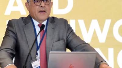 "هيئة الاستثمار" تدعو 18 شركة ألمانية لتوطين تكنولوجيا ماكينات النسيج في مصر