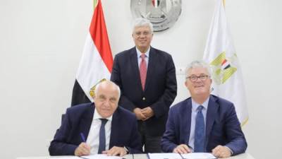 جامعة "المستقبل وكورك الأيرلندية" يوقعان بروتوكول تعاون لزيادة التبادل العلمي