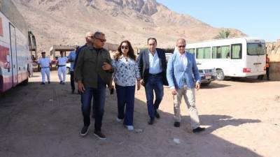 د.منال عوض توجه بتطوير منطقتي اللاجونا والثري بولز بمدينة دهب