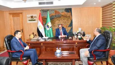 رئيس هيئة تنمية الصعيد يلتقي محافظ الفيوم لبحث آليات استغلال الفرص الاستثمارية