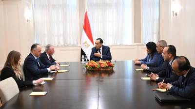 رئيس الوزراء يلتقي رئيس شركة "بوينج" العالمية