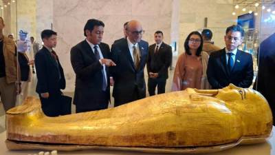 رئيس جمهورية سنغافورة يزور المتحف القومي للحضارة المصرية