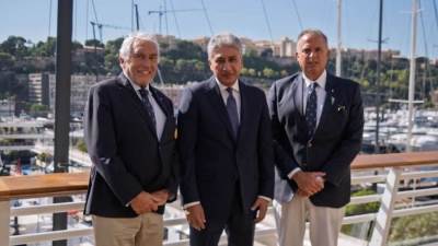وزير السياحة والآثار يلتقي مع الأمين العام ومدير نادي موناكو لليخوت