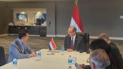 "طلعت" يبحث التوسع في مجالات الذكاء الاصطناعي مع شركات أمريكية