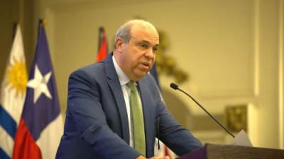 وزير الطيران: حريصون على تطوير منظومة السلامة الجوية