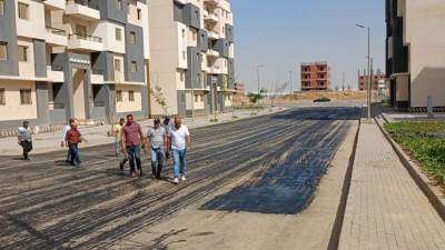 رئيس جهاز بدر يتفقد مشروع 92 عمارة.. ويتابع أعمال الرصف الداخلية