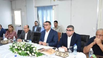 «الشربيني» يعقد اجتماعا مع الشركات المنفذة بحدائق تلال الفسطاط.. ويتفقد مواقع العمل
