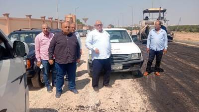 رئيس «الصالحية الجديدة» يتابع أعمال رصف الطرق.. ويشدد على الالتزام بالجداول الزمنية