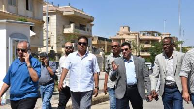 رئيس جهاز القاهرة الجديدة يتابع مستوى الخدمات بدار مصر القرنفل والتجمع الأول