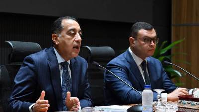 رئيس الوزراء يعقد اجتماعًا مع رؤساء أجهزة المدن الجديدة