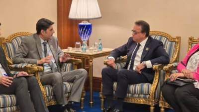 مصر وباكستان تبحثان تعزيز التعاون في مكافحة فيروس “سي” وتطبيق التأمين الصحي