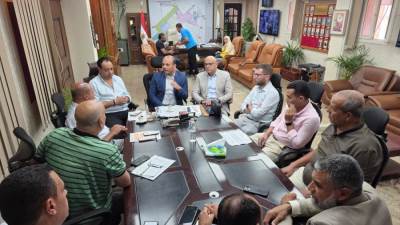 «خالد سرور» يناقش مع مسؤولي جهاز 6 أكتوبر مقترح تطوير المحور المركزي