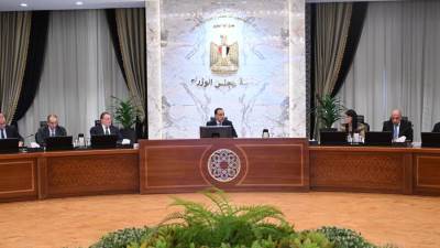 رئيس الوزراء يتابع موقف برنامج الطروحات الحكومية