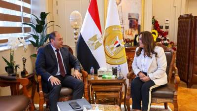 وزيرة التنمية المحلية تبحث مع رئيس هيئة تنمية الصعيد تنفيذ المشروعات التنموية