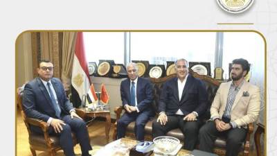 وزير الإسكان يبحث مع السفير المغربي أوجه التعاون بين البلدين