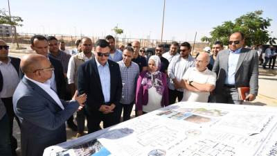 وزير الإسكان يتفقد أعمال تنفيذ وحدات "ديارنا" بمدينة أكتوبر الجديدة