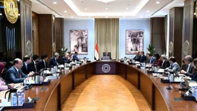 رئيس الوزراء يستعرض جهود تجهيز الشركات الحكومية للطرح وسُبل تنشيط البورصة المصرية