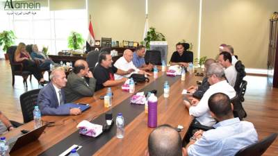 رئيس جهاز العلمين الجديدة يجتمع بملاك الأبراج الشاطئية