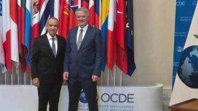 وزير الخارجية يلتقي سكرتير عام منظمة التعاون الاقتصادي والتنمية OECD