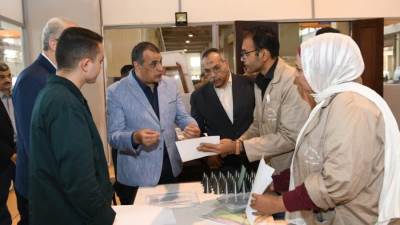 وزير الإنتاج الحربي يتابع مراحل التصنيع بشركة أبو زعبل للصناعات المتخصصة