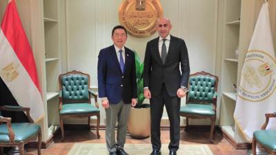 وزير التعليم  يبحث مع سفير سنغافورة تعزيز التعاون في تدريب المعلمين