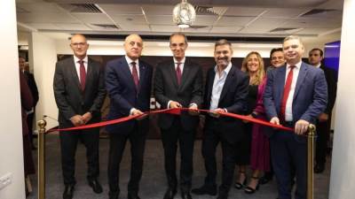 وزير الاتصالات يفتتح مركز شركة فاوندإيفر العالمية بالأقصر