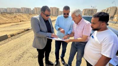 معاون نائب رئيس الهيئة ورئيس «العبور الجديدة» يستعرضان أعمال المرافق بالمناطق المضافة