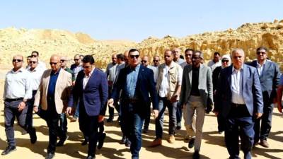 الشربيني يتفقد مشروع سكن مصر ومحطة رفع صرف صحى بالقاهرة الجديدة