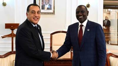 الرئيس الكيني يلتقى رئيس الوزراء على هامش أعمال قمة الكوميسا