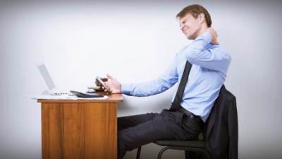 دراسة تحذر: الجلوس الطويل يهدد القلب والدماغ