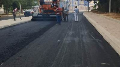 جهازا الشيخ زايد والعبور يواصلان تطوير الطرق والمحاور الحيوية