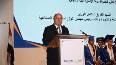 كامل الوزير: مدرسة أبو زعبل للتنمية الصناعية صرح ونموذج وطني فريد