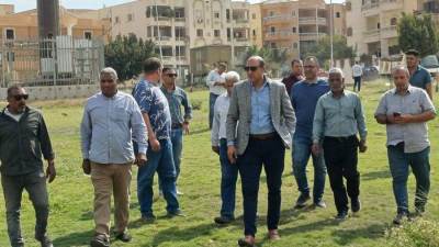 رئيس جهاز مدينة العبور يجري جولة ميدانية لمتابعة الخدمات ورفع الإشغالات 