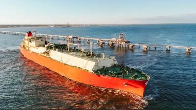 البترول تُعلن تصدير شحنة غاز مُسال من مجمع إدكو إلى إيطاليا