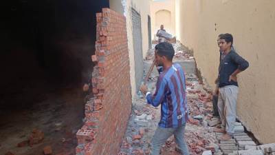 رئيس جهاز مدينة العبور: إزالة كشك غير مرخّص.. وضبط 3 تروسيكلات مخالفة 