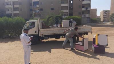 جهاز العاشر من رمضان يزيل مخالفات البناء بالحي 12.. ويرفع الإشغالات بالمحاور