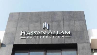 "حسن علام" توقع عقداً لتنفيذ مشروع تطويري في القاهرة الجديدة