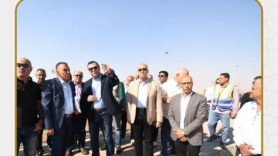 «الشربيني» يتفقد الطرق والمحاور ووحدات الإسكان الأخضر بمدينة حدائق العاشر