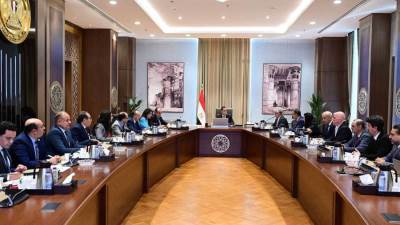 مدبولي: الدولة ضخت استثمارات ضخمة لإحياء صناعة الغزل والنسيج