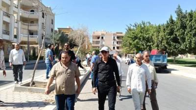 رئيس جهاز مدينة العبور يتفقد الحي التاسع.. ويتابع أعمال الطرق والزراعة 