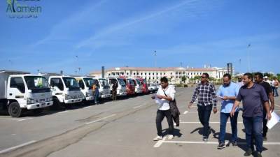 مدينة العلمين الجديدة تشهد اصطفاف معدات النظافة استعدادًا لتجميل الطريق الساحلي